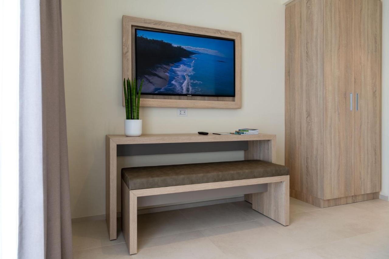 Palace Lido Hotel & Suites Marina di Cecina Zewnętrze zdjęcie